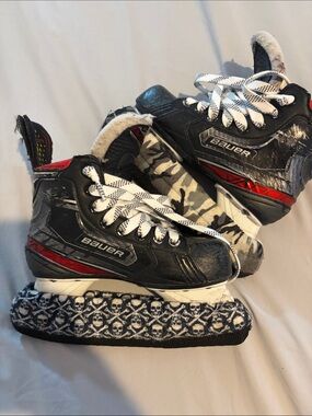 Bauer Kids Black & Red Ice Hockey Skates Size 1.5 Great Life on Blades